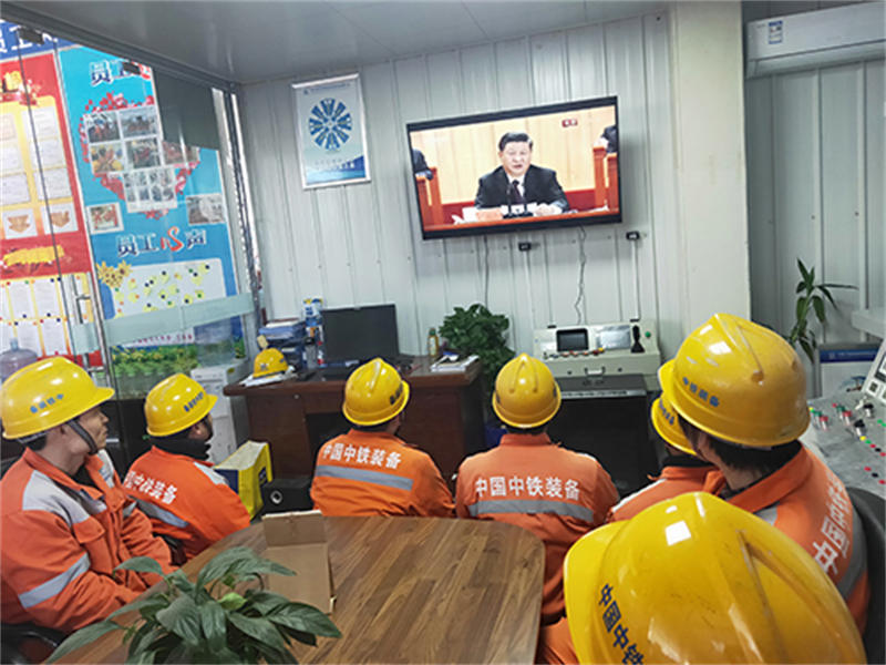 設備公司組織干部職工觀看“慶祝改革開放四十周年大會”直播